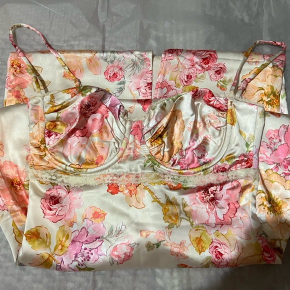 HOUSE OF CB 'Josefina' Ivory Floral Satin Maxi Dress - Picture 8 of 12